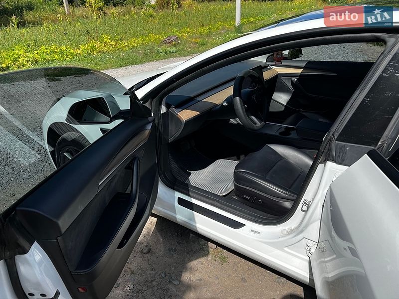 Седан Tesla Model 3 2022 в Львові