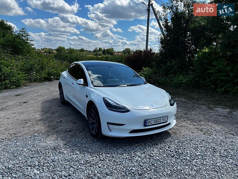 Седан Tesla Model 3 2022 в Львові
