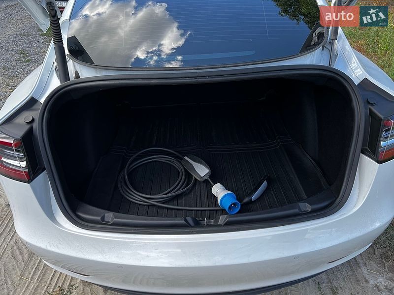 Седан Tesla Model 3 2022 в Львові