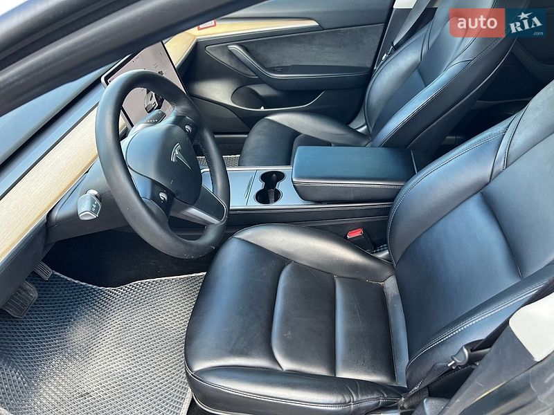 Седан Tesla Model 3 2022 в Львові
