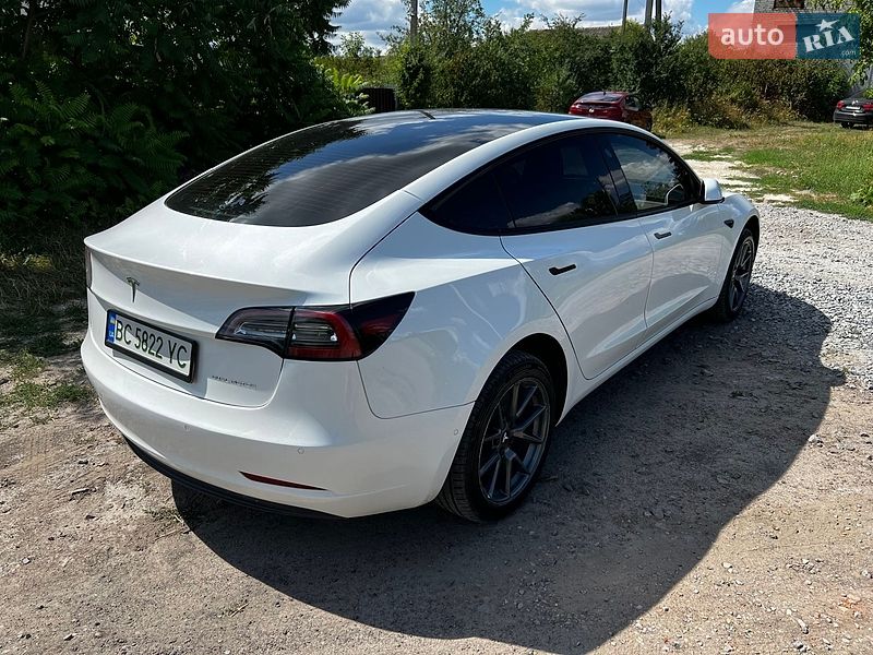 Седан Tesla Model 3 2022 в Львові