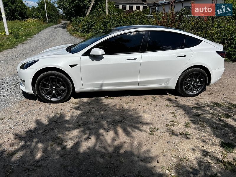 Седан Tesla Model 3 2022 в Львові