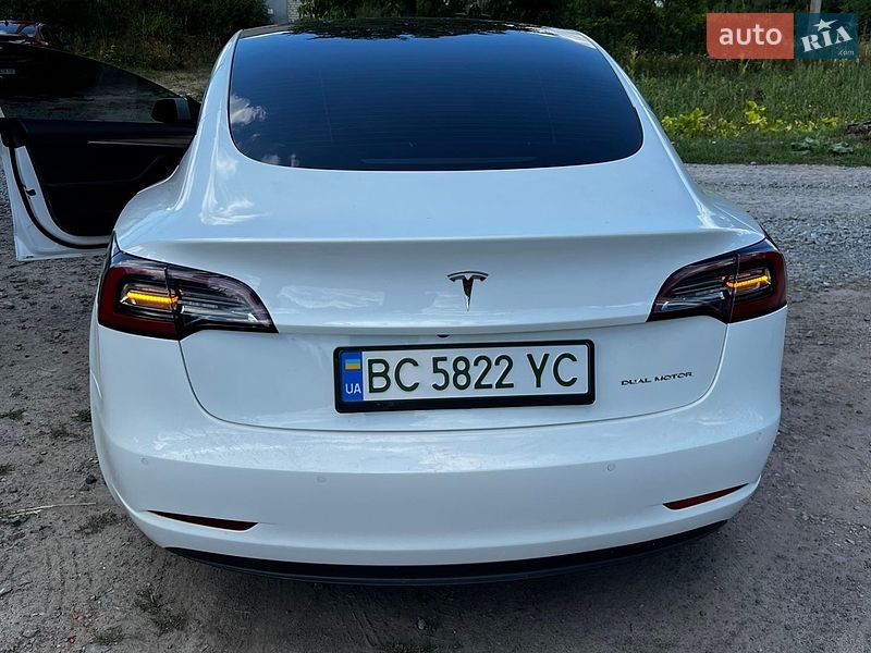Седан Tesla Model 3 2022 в Львові