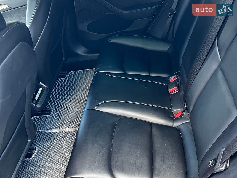 Седан Tesla Model 3 2022 в Львові
