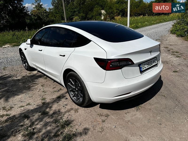 Седан Tesla Model 3 2022 в Львові