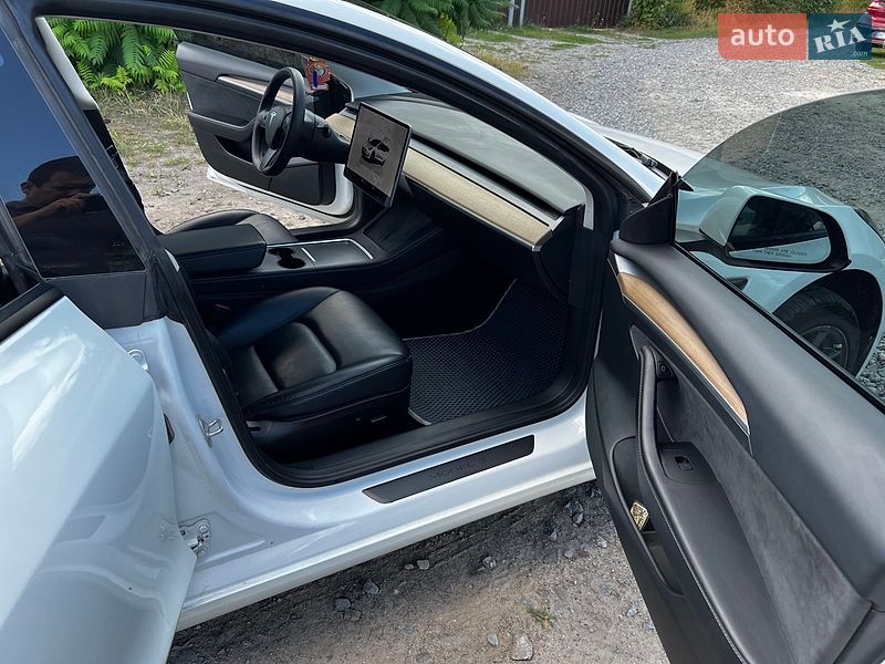 Седан Tesla Model 3 2022 в Львові