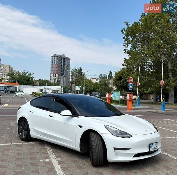Седан Tesla Model 3 2021 в Одесі