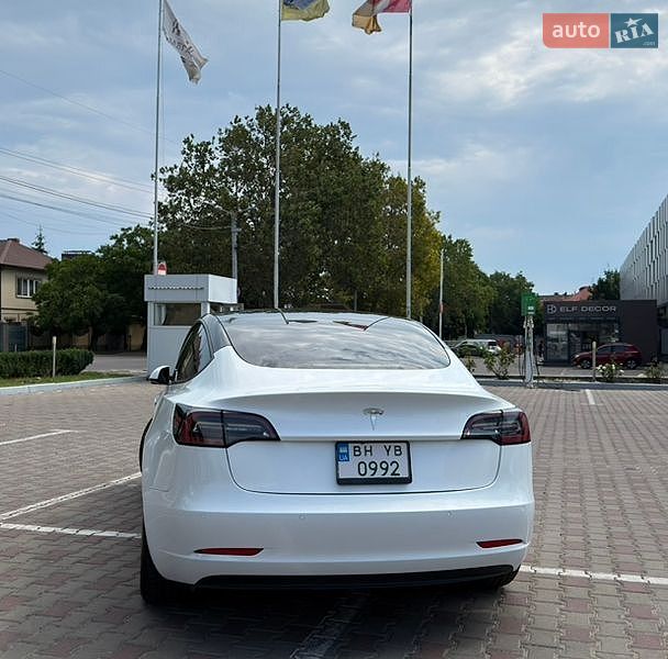 Седан Tesla Model 3 2021 в Одесі