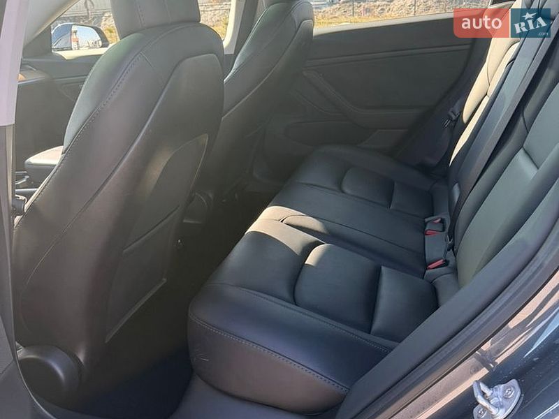 Седан Tesla Model 3 2020 в Львове