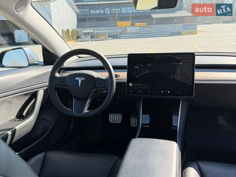 Седан Tesla Model 3 2020 в Львове