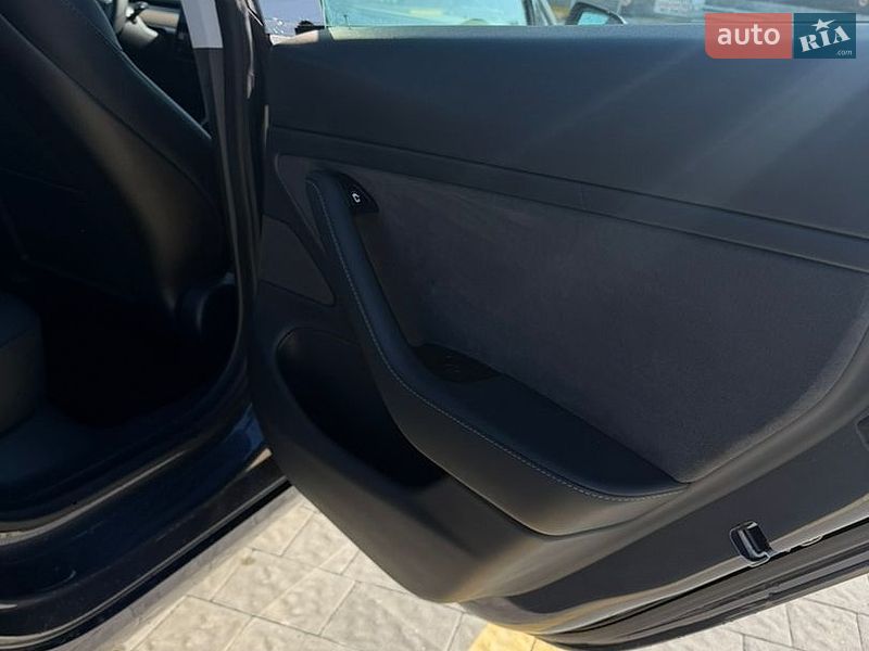 Седан Tesla Model 3 2020 в Львове