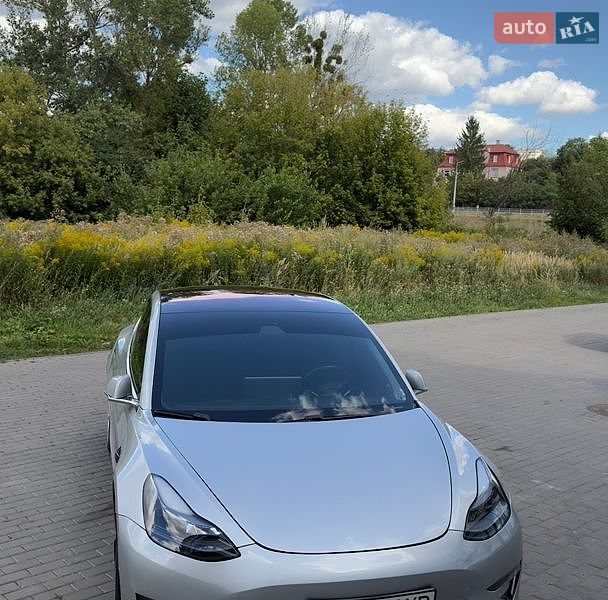 Седан Tesla Model 3 2018 в Рівному