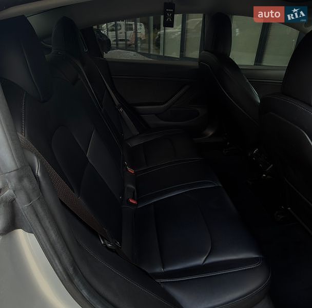 Седан Tesla Model 3 2018 в Рівному