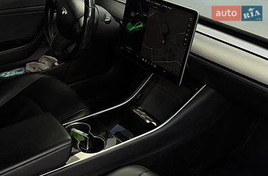 Седан Tesla Model 3 2018 в Рівному