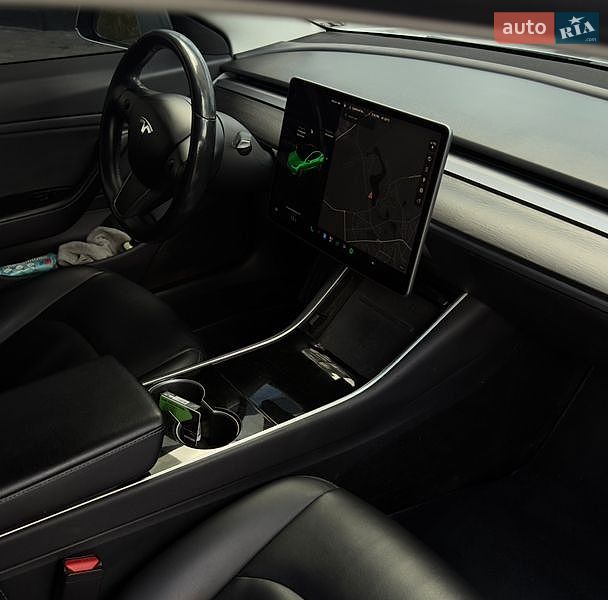 Седан Tesla Model 3 2018 в Рівному