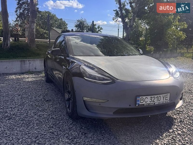 Седан Tesla Model 3 2018 в Львове