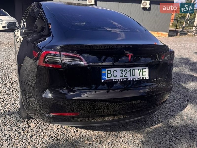 Седан Tesla Model 3 2018 в Львове