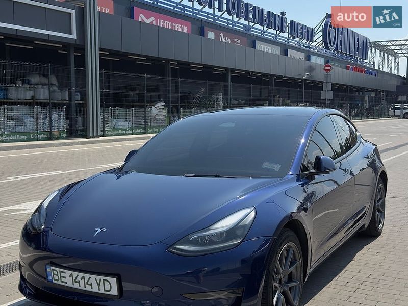 Седан Tesla Model 3 2022 в Первомайську