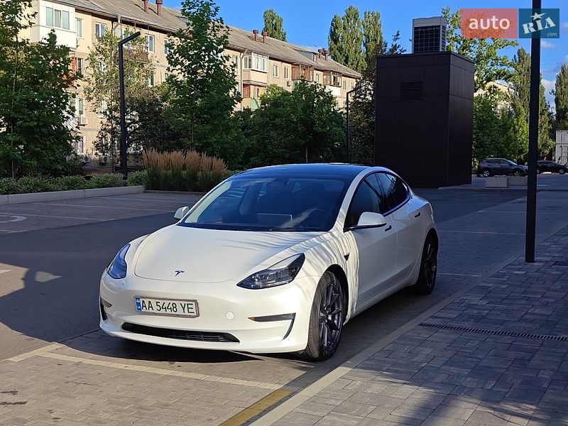 Седан Tesla Model 3 2023 в Киеве