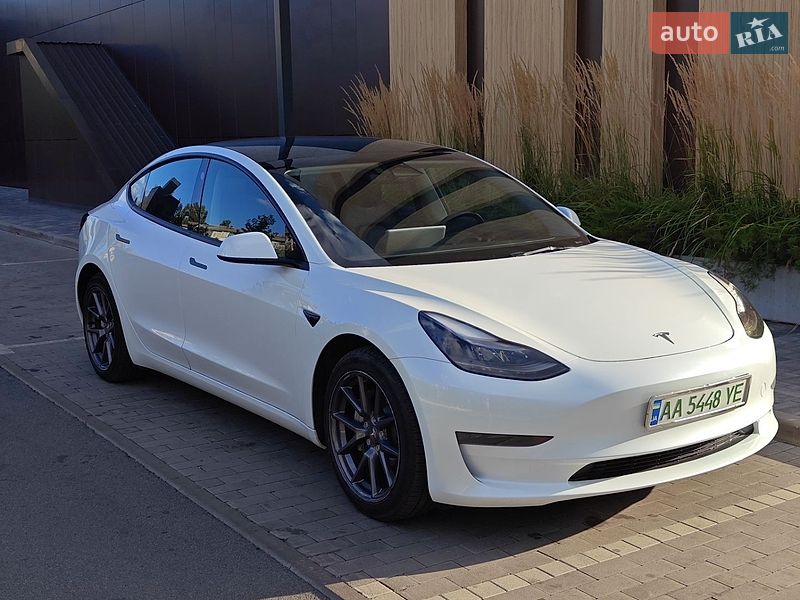 Седан Tesla Model 3 2023 в Киеве