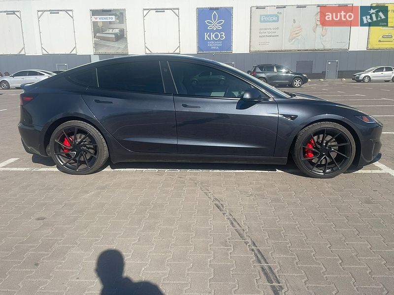 Седан Tesla Model 3 2024 в Києві