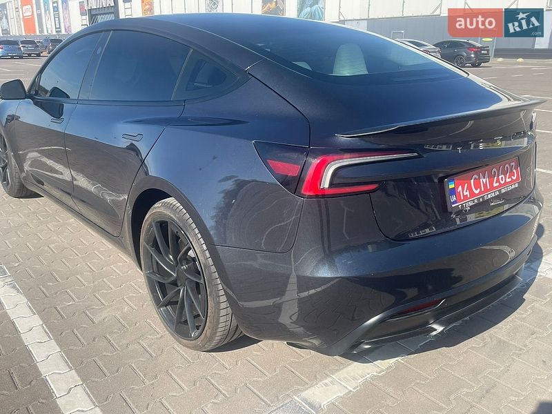 Седан Tesla Model 3 2024 в Києві