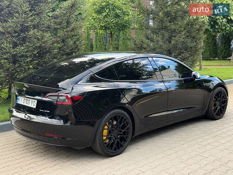 Седан Tesla Model 3 2021 в Киеве