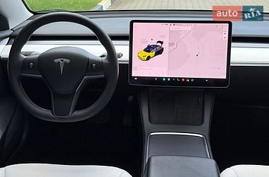 Седан Tesla Model 3 2021 в Киеве