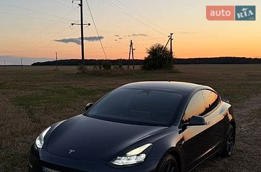 Седан Tesla Model 3 2022 в Чернігові