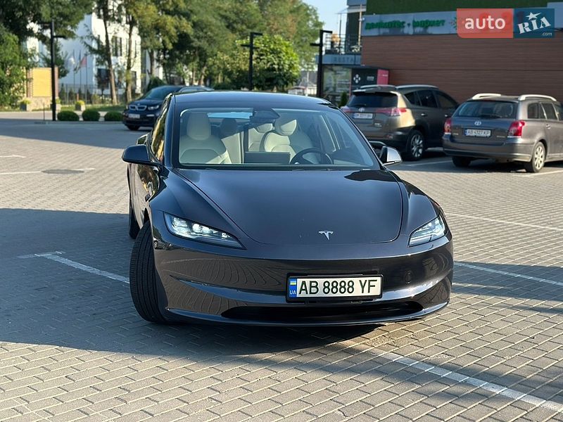 Седан Tesla Model 3 2024 в Виннице