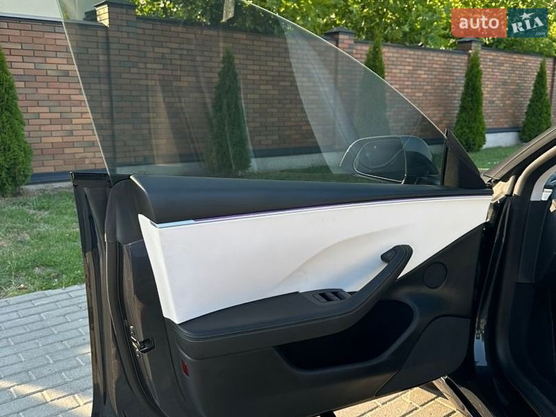 Седан Tesla Model 3 2024 в Виннице