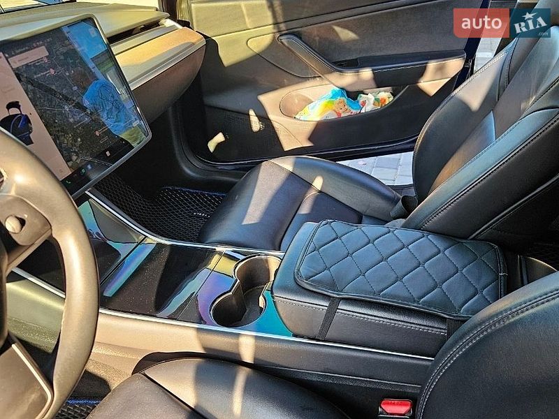 Седан Tesla Model 3 2018 в Борисполі