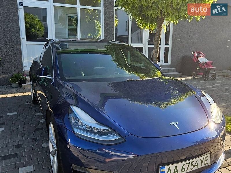 Седан Tesla Model 3 2018 в Борисполі