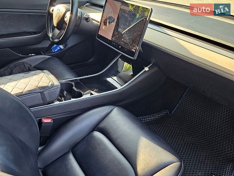 Седан Tesla Model 3 2018 в Борисполі