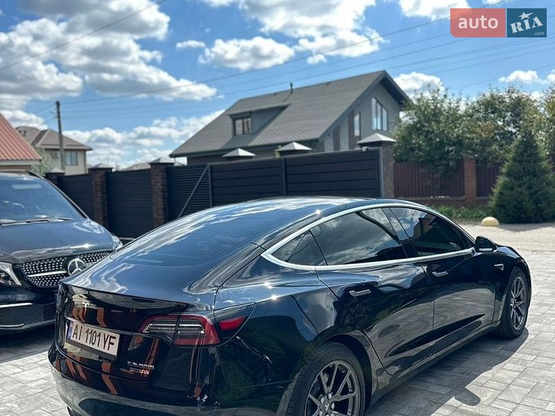 Седан Tesla Model 3 2018 в Києві