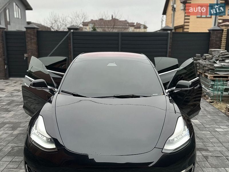 Седан Tesla Model 3 2018 в Києві