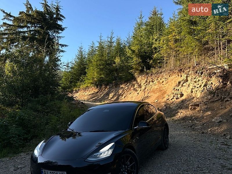 Седан Tesla Model 3 2018 в Києві