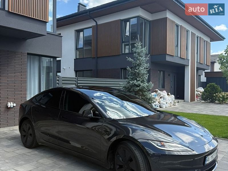 Седан Tesla Model 3 2024 в Киеве