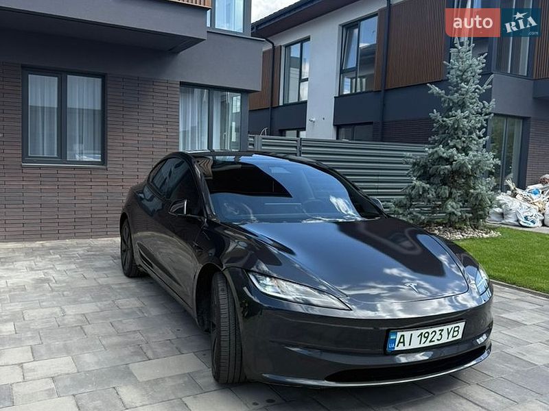 Седан Tesla Model 3 2024 в Киеве