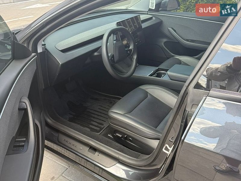 Седан Tesla Model 3 2024 в Киеве
