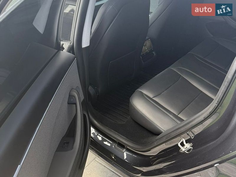 Седан Tesla Model 3 2024 в Киеве