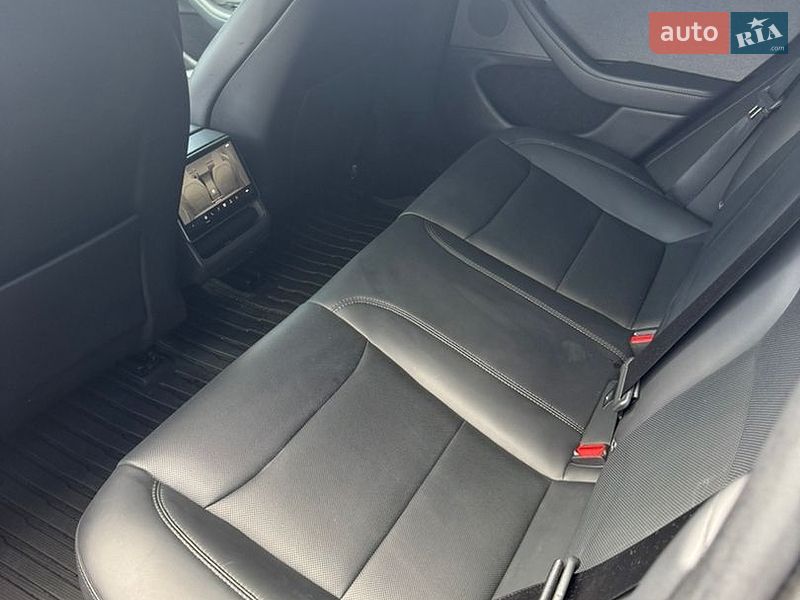 Седан Tesla Model 3 2024 в Киеве