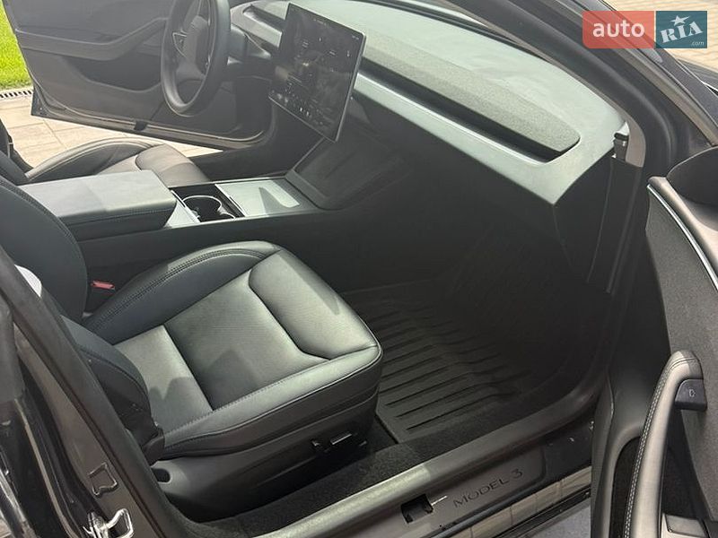 Седан Tesla Model 3 2024 в Киеве
