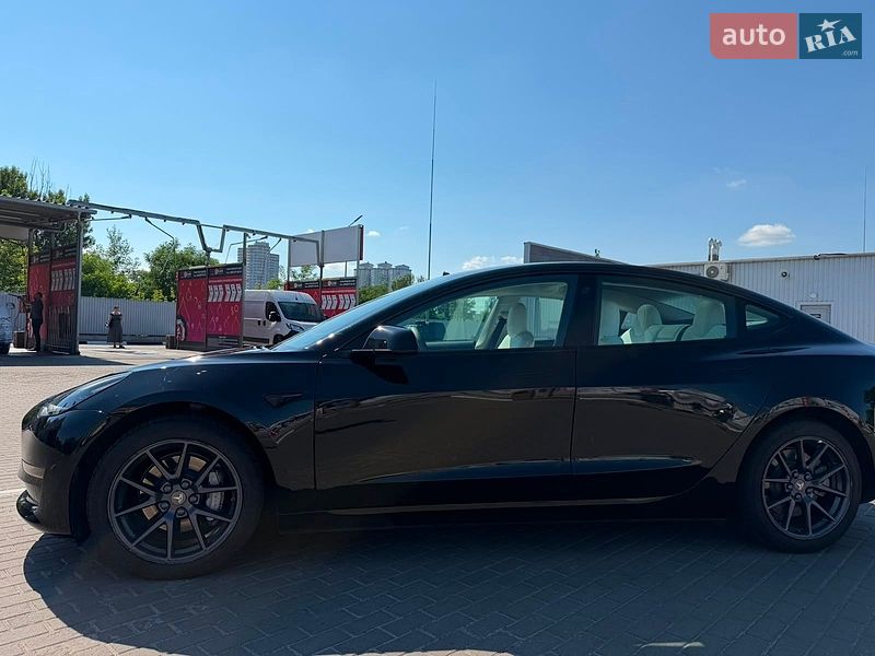 Седан Tesla Model 3 2022 в Києві