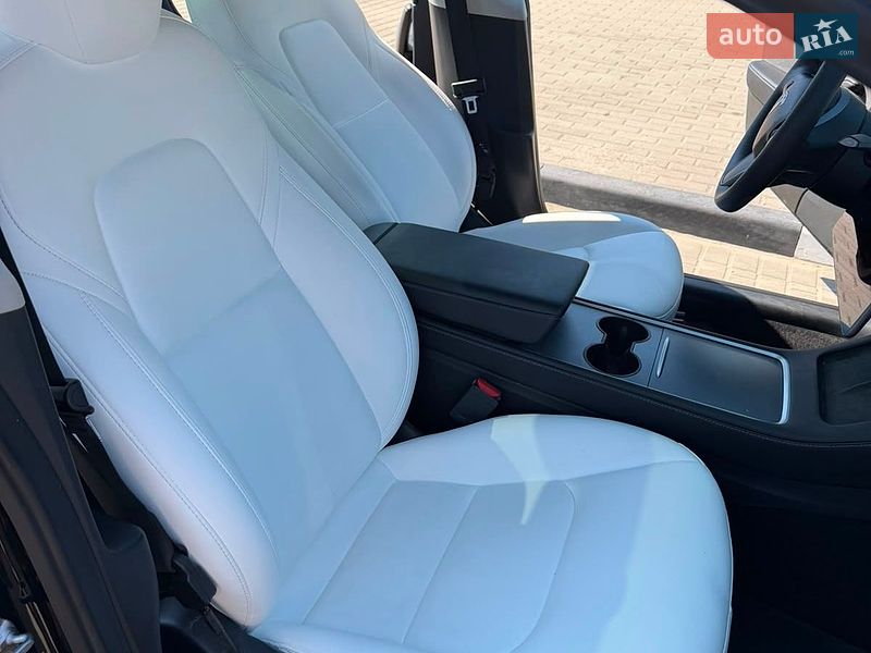 Седан Tesla Model 3 2022 в Києві