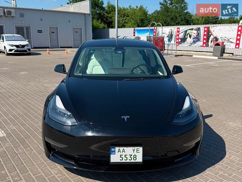 Седан Tesla Model 3 2022 в Києві