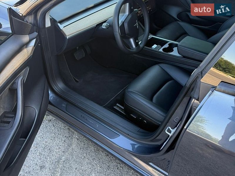 Седан Tesla Model 3 2023 в Николаеве
