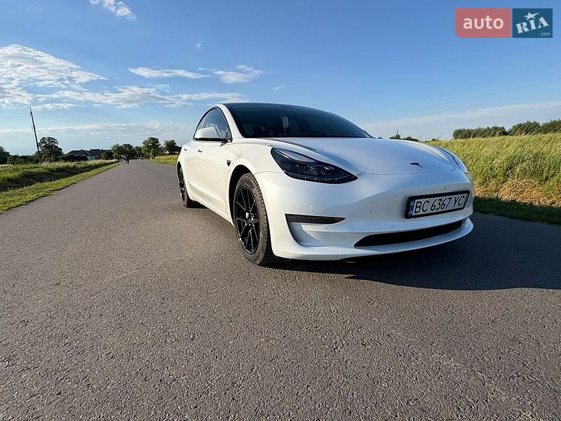 Седан Tesla Model 3 2021 в Самборе