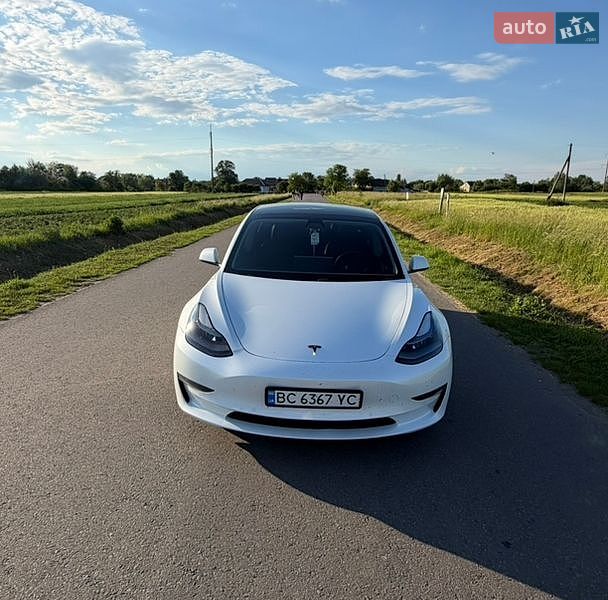 Седан Tesla Model 3 2021 в Самборе