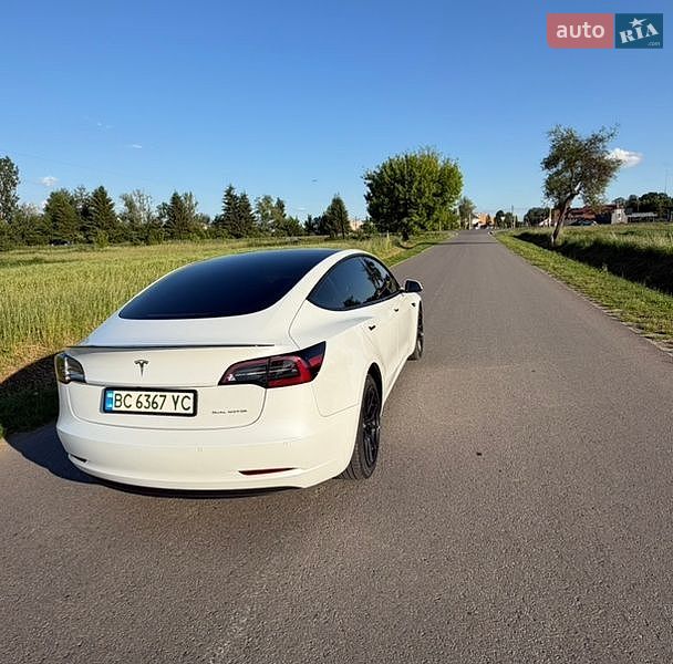 Седан Tesla Model 3 2021 в Самборе